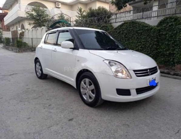suzuki-swift-dlx-automatic-big-2