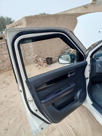 suzuki-swift-dlx-automatic-big-13