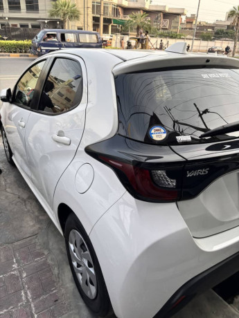 toyota-yaris-x-package-hash-back-big-1
