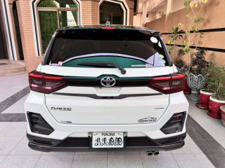 toyota-riaze-z-dual-tone