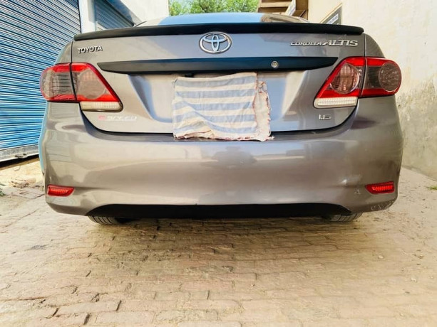 toyota-corolla-altis-2012-big-0