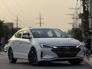 hyundai-elantra-2022