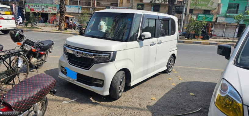 honda-n-box-custom-660cc-full-option-big-0