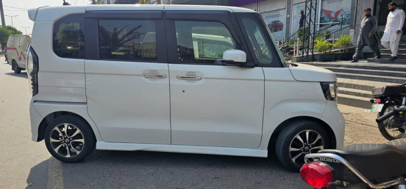 honda-n-box-custom-660cc-full-option-big-4