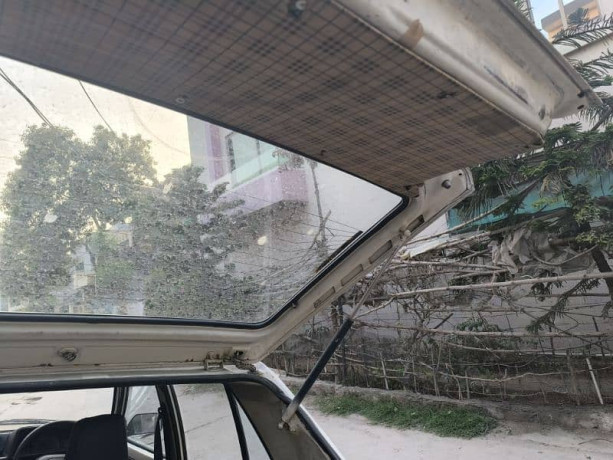 daihatsu-charade-1994-big-11