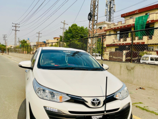 toyota-yaris-sedan-ativ-x-cvt-15-black-interior