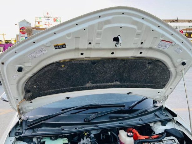 toyota-corolla-axio-hybrid-15-2018-corolla-axio-2018-big-19