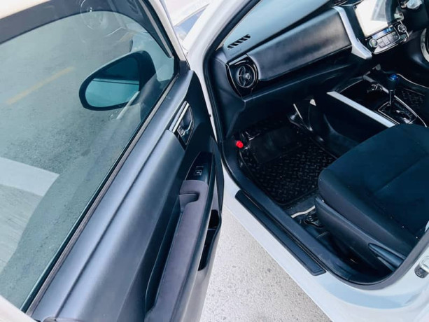 toyota-corolla-axio-hybrid-15-2018-corolla-axio-2018-big-12