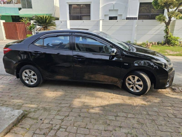 toyota-corolla-gli-automatic-2014-big-4