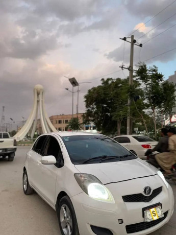 toyota-vitz-2009-big-14