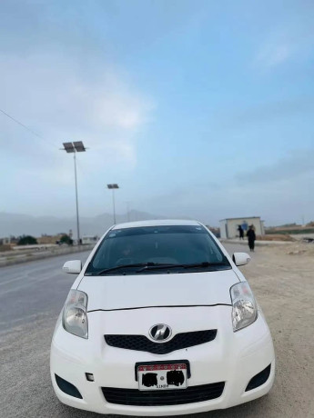 toyota-vitz-2009-big-1