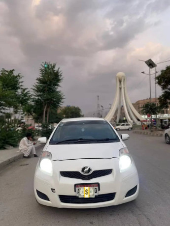 toyota-vitz-2009-big-8