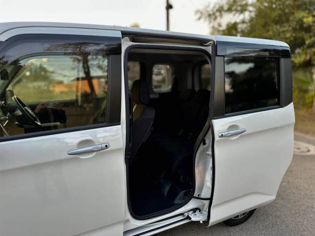 toyota-roomy-custom-g-10-20222024-big-5