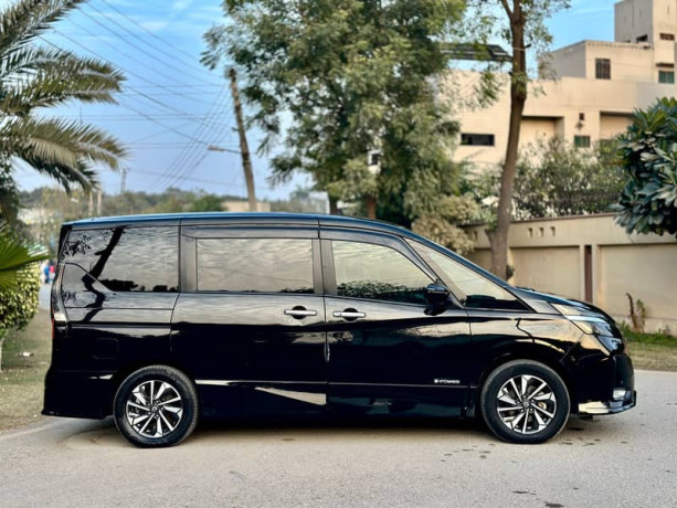 nissan-serena-e-power-highwaystar-20202022-big-3