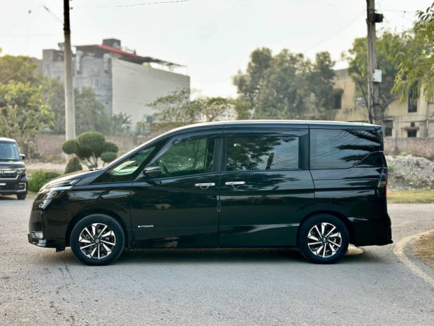 nissan-serena-e-power-highwaystar-20202022-big-4