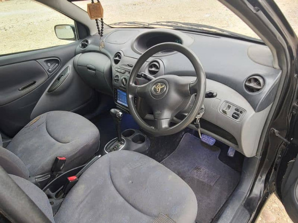 vitz-2002-1000cc-big-16