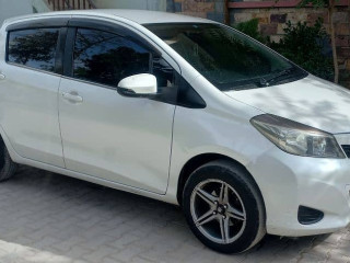 toyota-vitz-push-start-2013-b2b-pearl-white