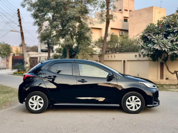 toyota-yaris-g-led-35-grade-202125-big-4