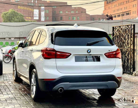 bmw-x1-s-drive-18i-top-of-the-line-variant-2017-big-5