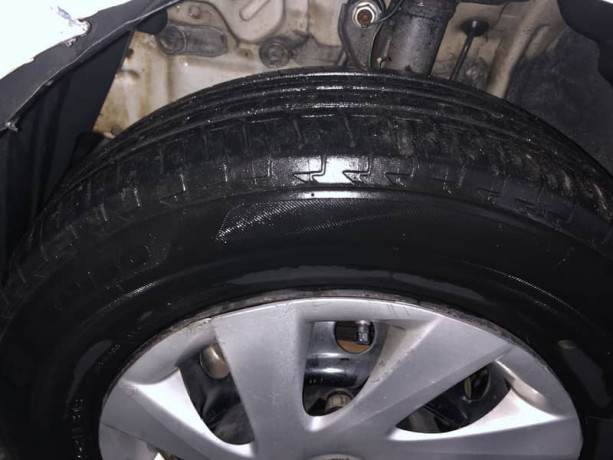 toyota-vitz-2005-big-9