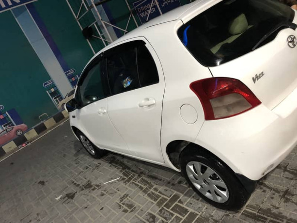 toyota-vitz-2005-big-2