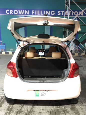 toyota-vitz-2005-big-3