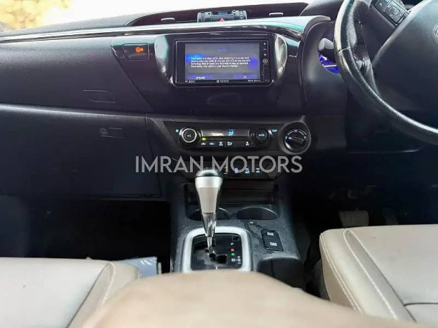 toyota-hilux-revo-2021-big-9
