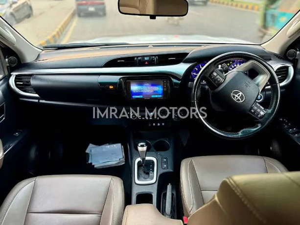 toyota-hilux-revo-2021-big-7