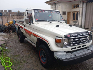 toyota-land-cruiser-1985