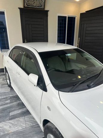 toyota-corolla-axio-200713-big-9