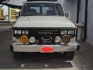 toyota-land-cruiser-1985