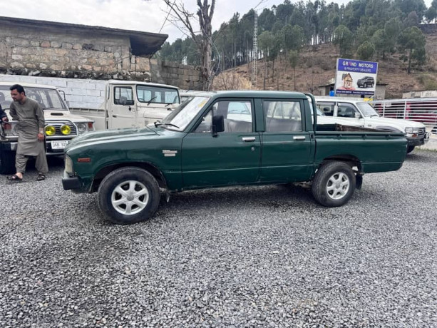 toyota-hilux-1981-big-0