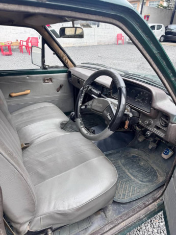 toyota-hilux-1981-big-2
