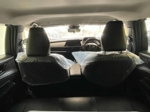 toyota-prius-2023-big-9