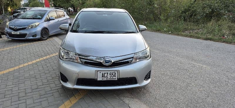 toyota-fielder-hybrid-2013-big-0