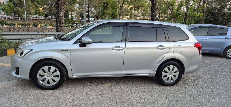 toyota-fielder-hybrid-2013-big-2