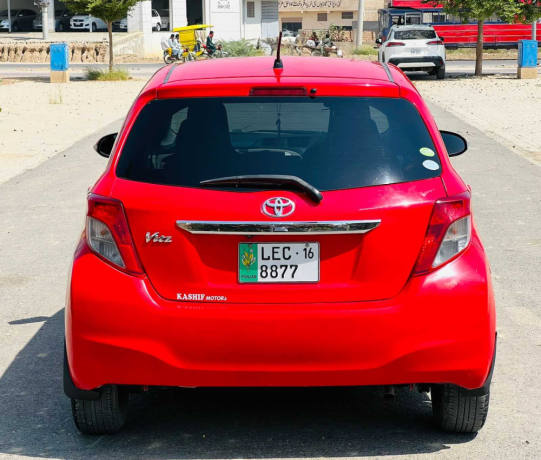 toyota-vitz-f-10-big-2
