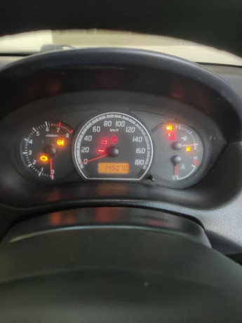 suzuki-swift-2011-big-13