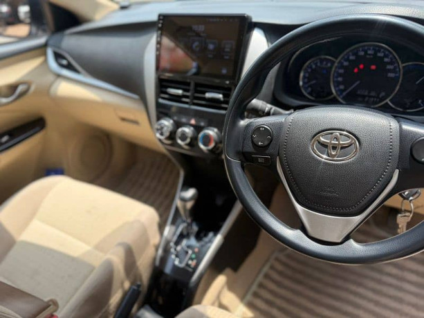 toyota-yaris-13-vvt-i-2022-automatic-big-5