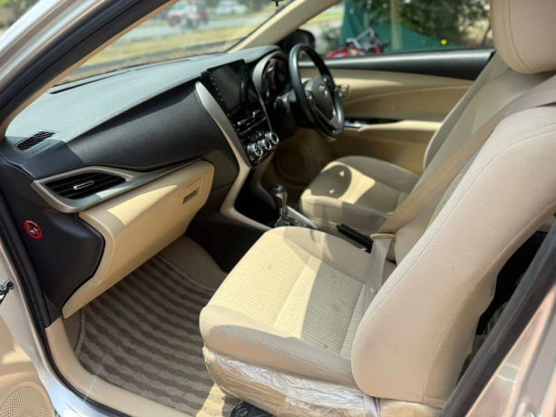 toyota-yaris-13-vvt-i-2022-automatic-big-2