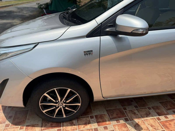 toyota-yaris-13-vvt-i-2022-automatic-big-8