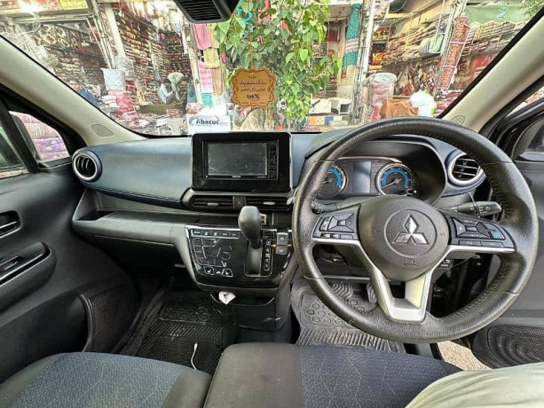 mitsubishi-ek-x-2019-big-1
