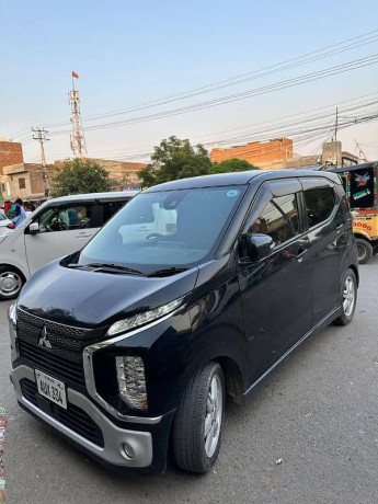 mitsubishi-ek-x-2019-big-0