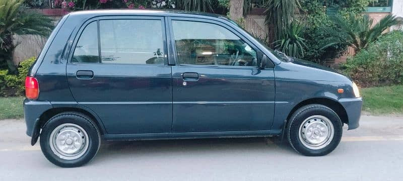 daihatsu-cuore-2010-big-3
