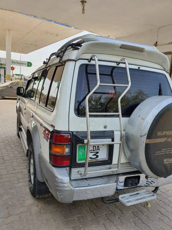 mitsubishi-pajero-1996-big-7