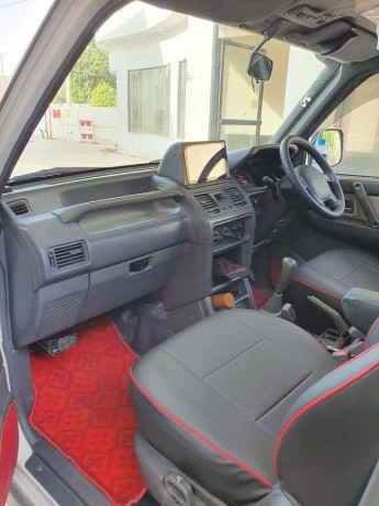 mitsubishi-pajero-1996-big-8