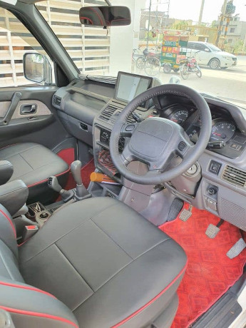 mitsubishi-pajero-1996-big-3