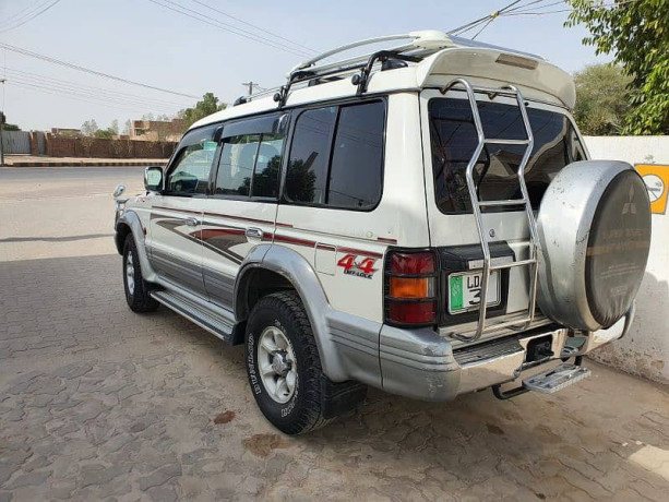 mitsubishi-pajero-1996-big-1