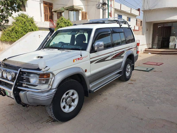 mitsubishi-pajero-1996-big-2