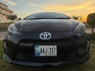 toyota-aqua-2016